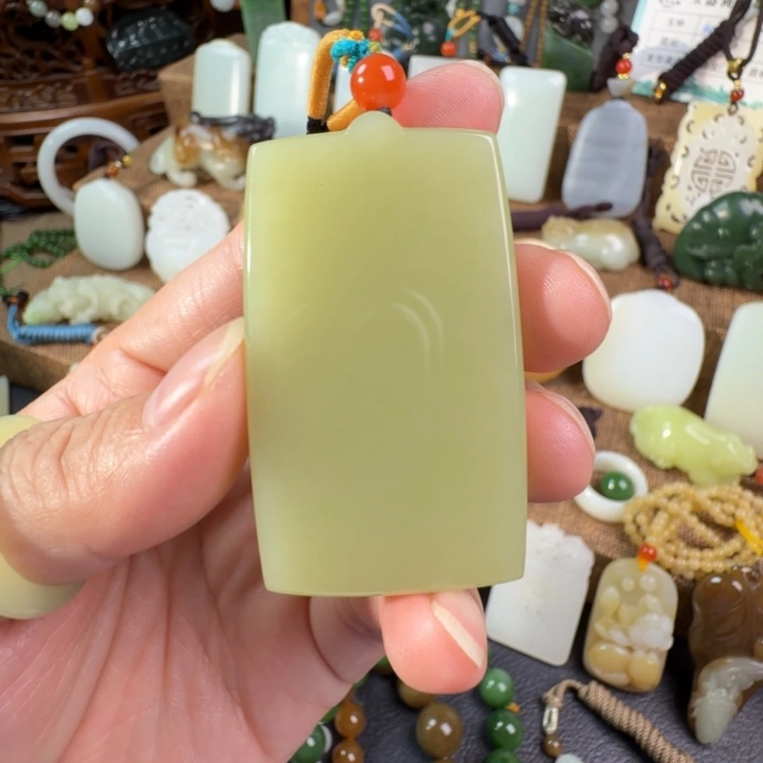 撒***黄和田玉（黄玉）未镶嵌颈饰