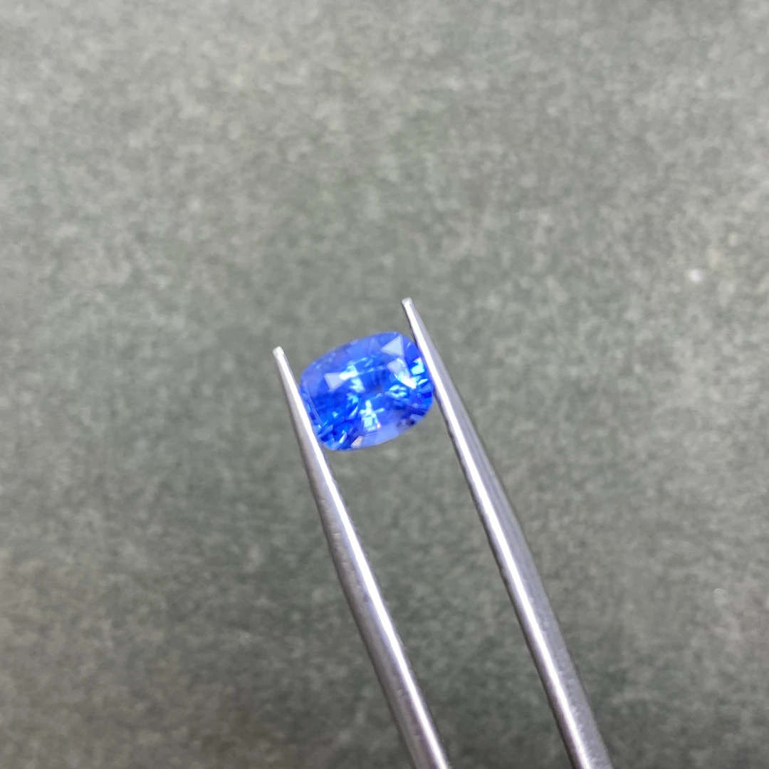 天然无烧矢车菊蓝宝石1.57ct吉尔德证天鹅绒火彩好高性价比
