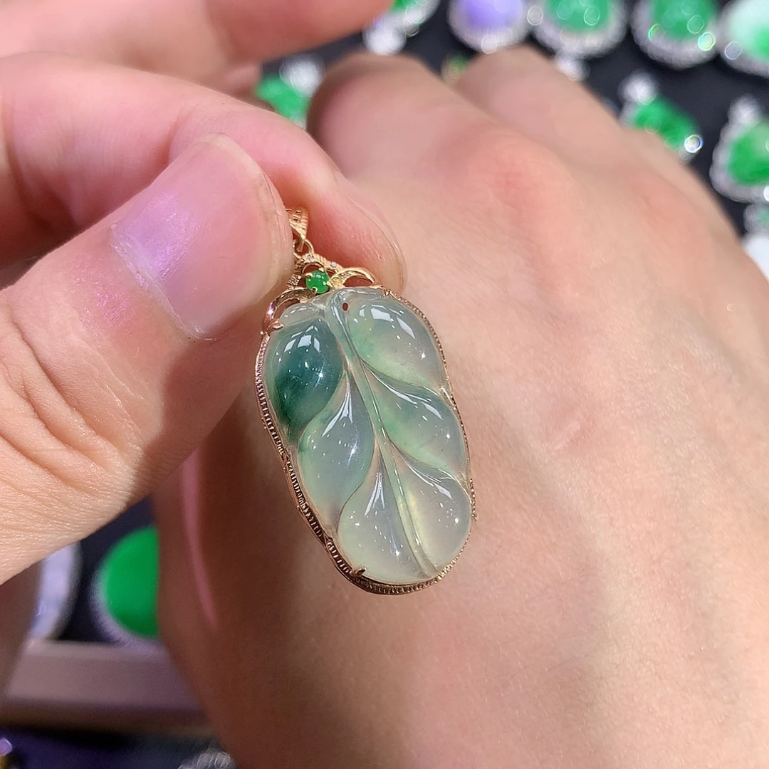 翡翠18K金镶嵌吊坠(赠链)