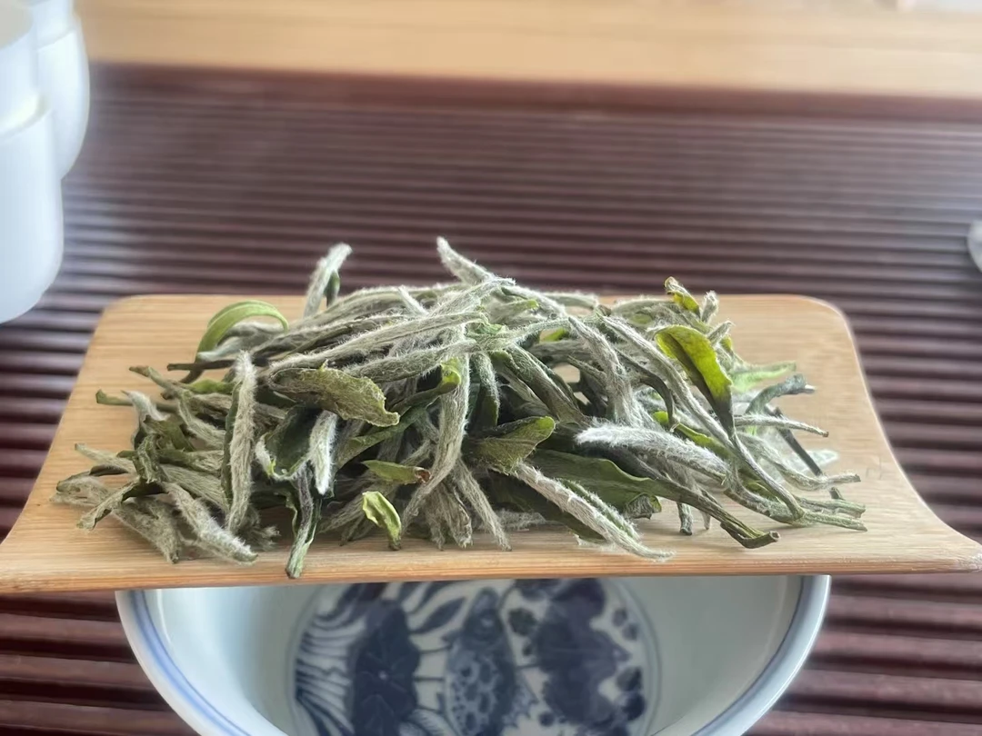 福鼎白茶/2025年软糯甘甜/淡陈香蜜香感/汤水绵稠感
