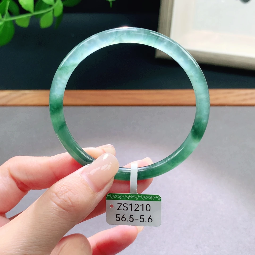 翡翠手镯未镶嵌天然翡翠
