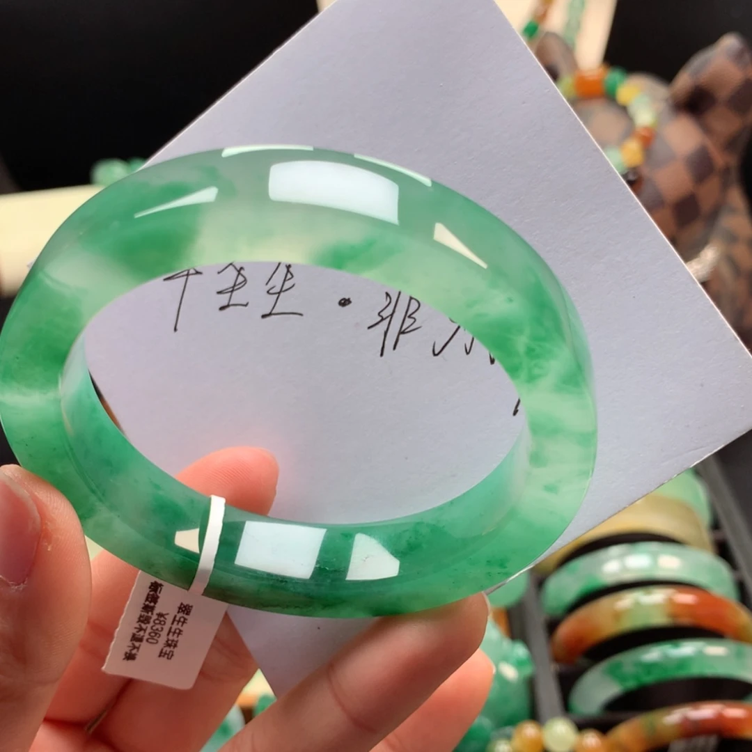 【闪购商品】未镶嵌手镯石英质玉东****妇