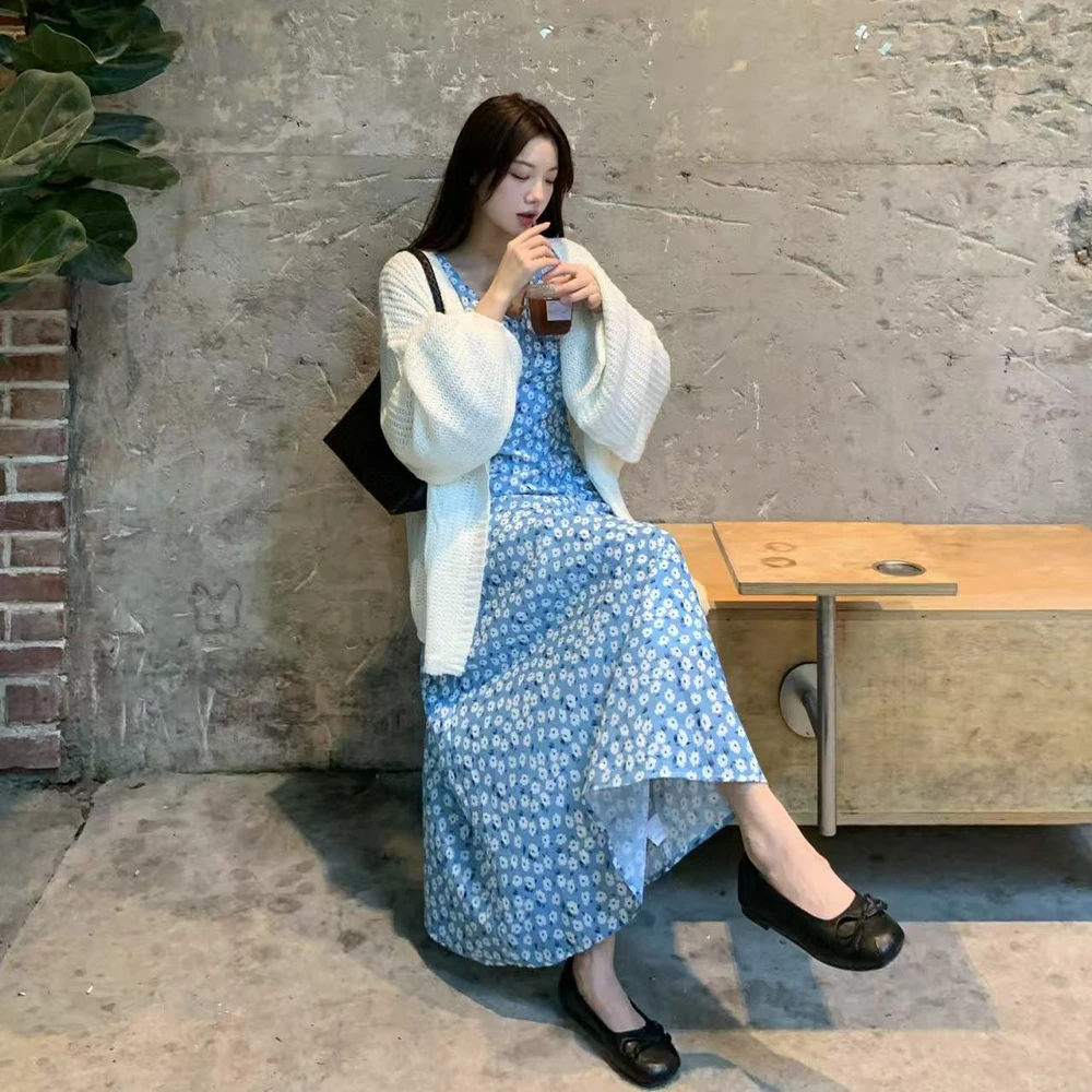 2025早秋新款女法式气质宽松镂空针织开衫收腰显瘦碎花V领连衣裙