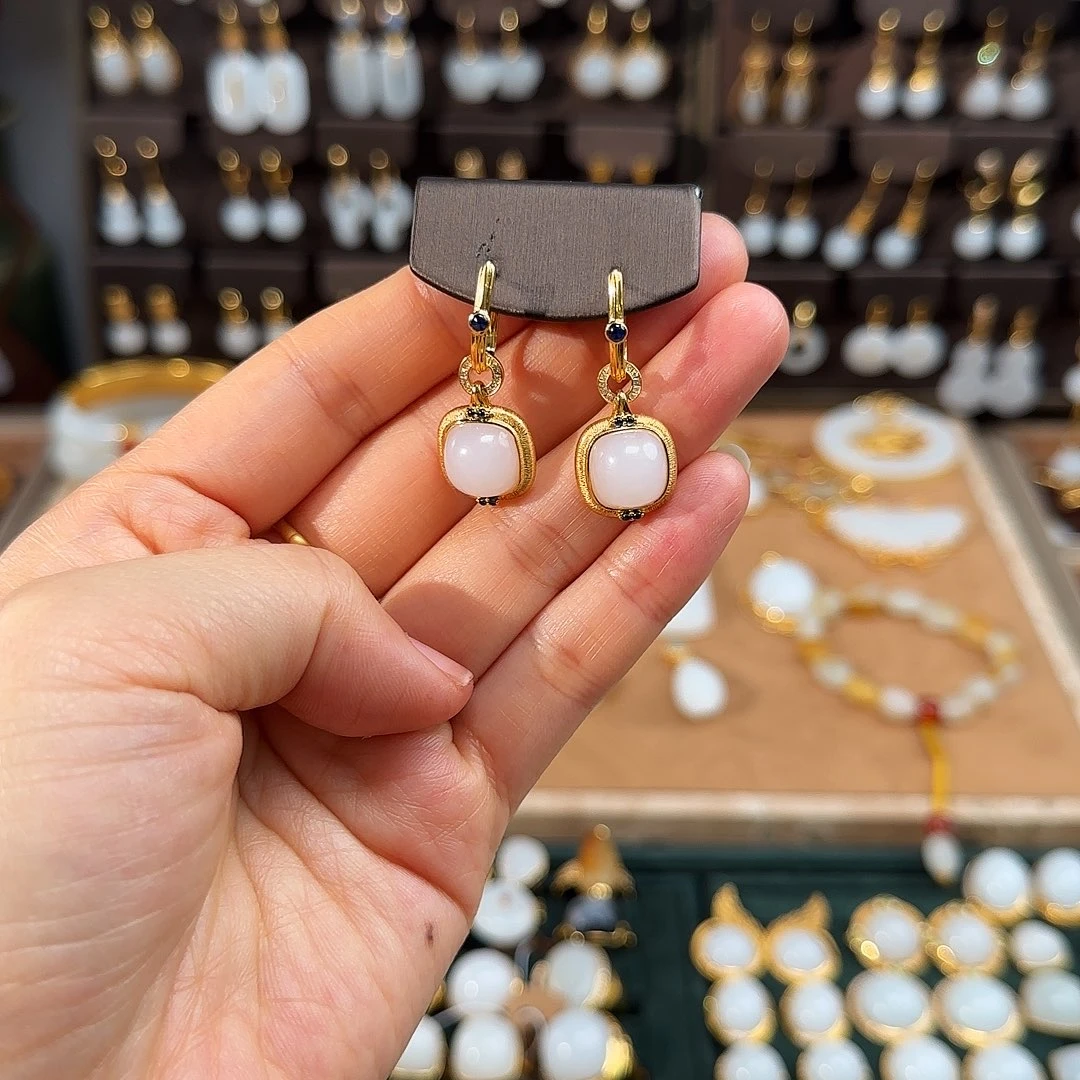 和田玉耳饰18K金镶嵌