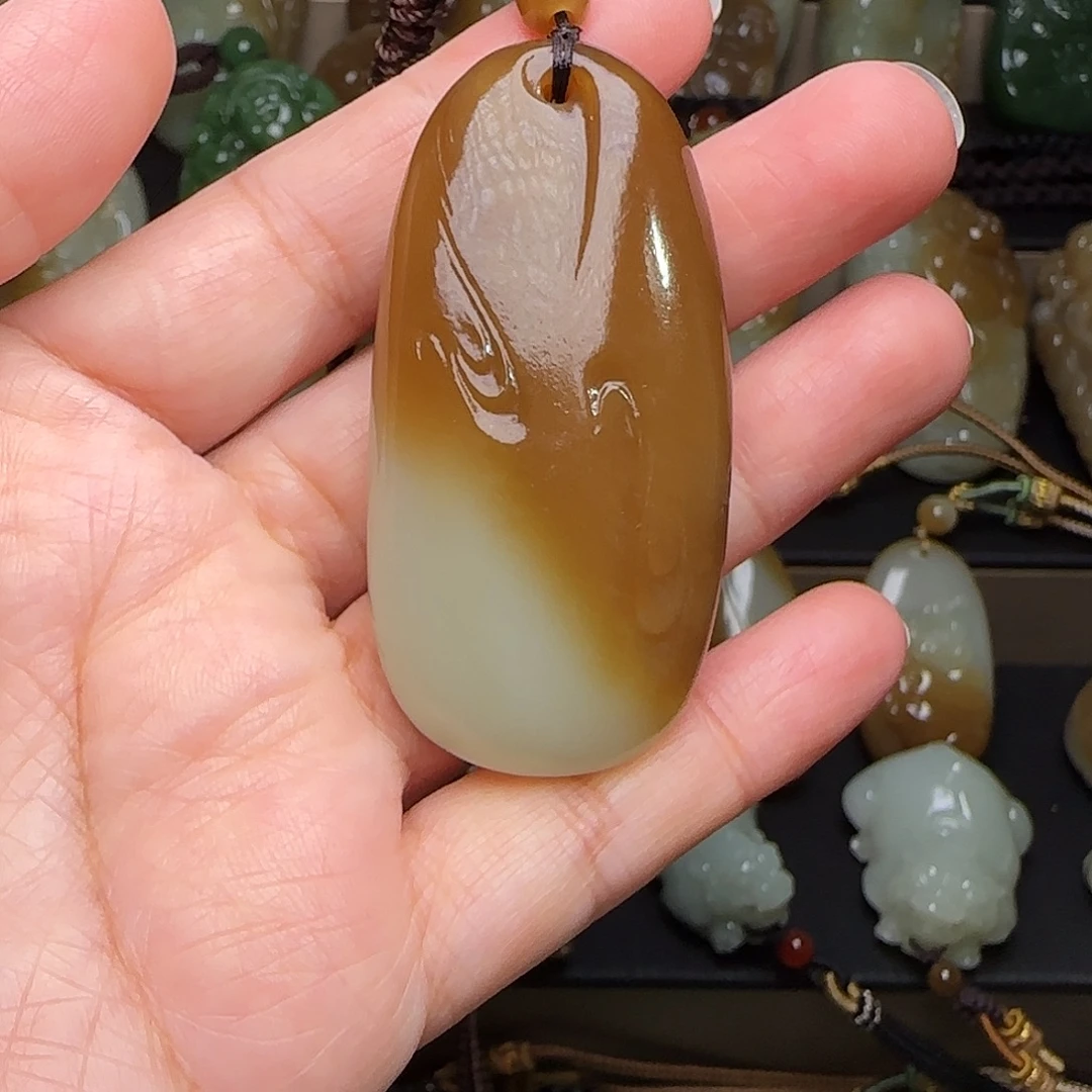 王***范和田玉未镶嵌颈饰