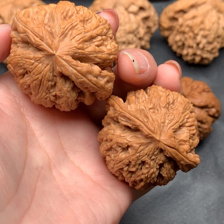 文玩核桃吊坠粗筋