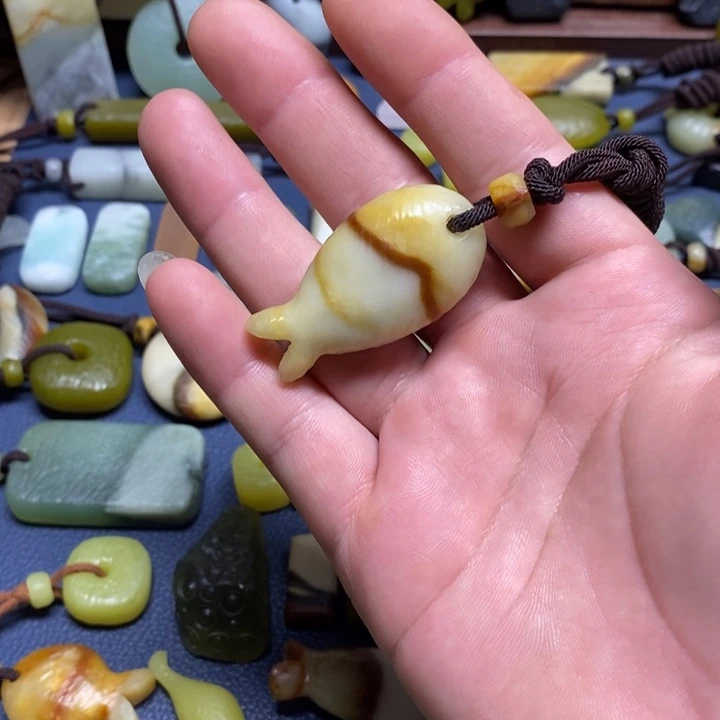 未镶嵌蛇纹石玉颈饰