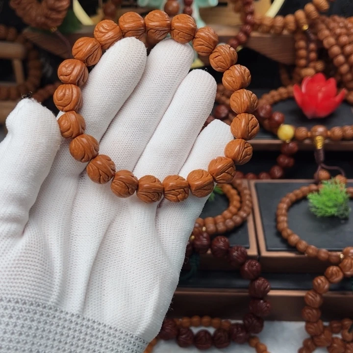 吊坠桃核12玉龙脊手串