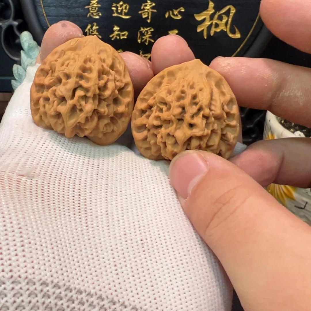 文玩核桃把件社****练秦闷核桃