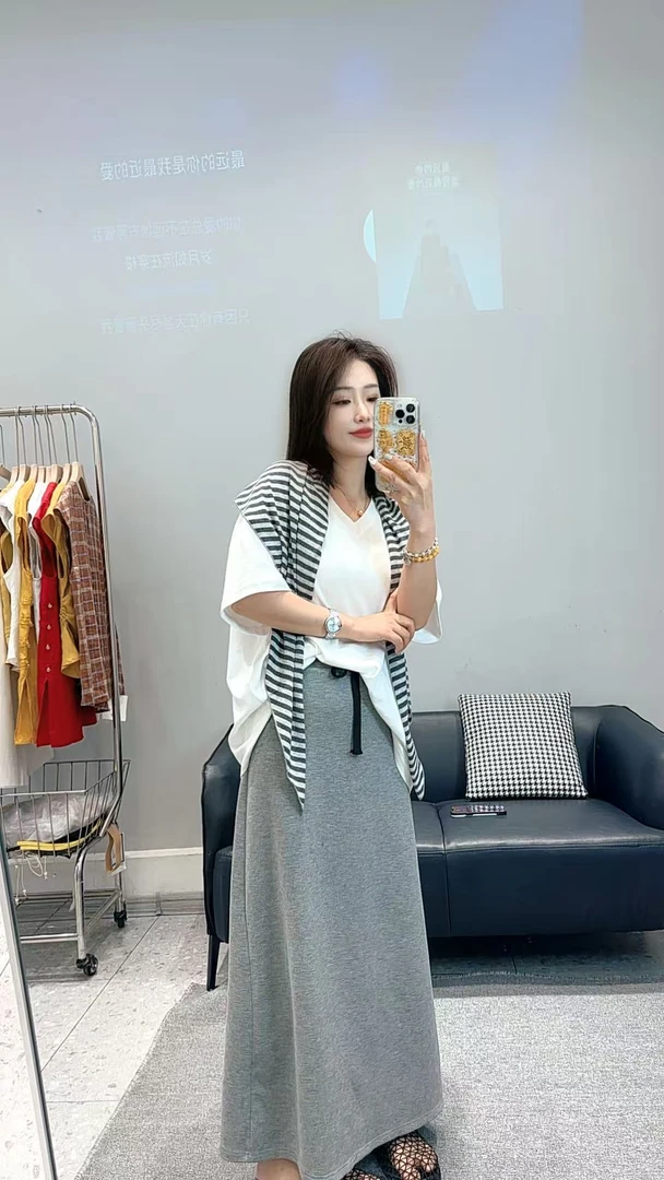 2025【蕾蕾家】夏季时尚洋气极简宽松显瘦短袖披肩＋半裙时尚套装