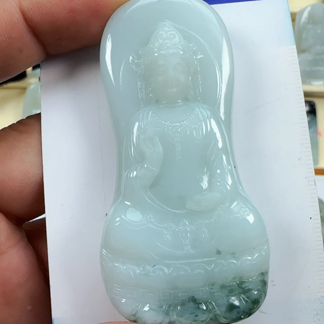 翡翠未镶嵌颈饰，