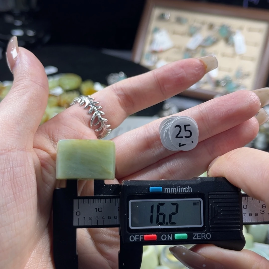 蛇纹石玉未镶嵌戒指