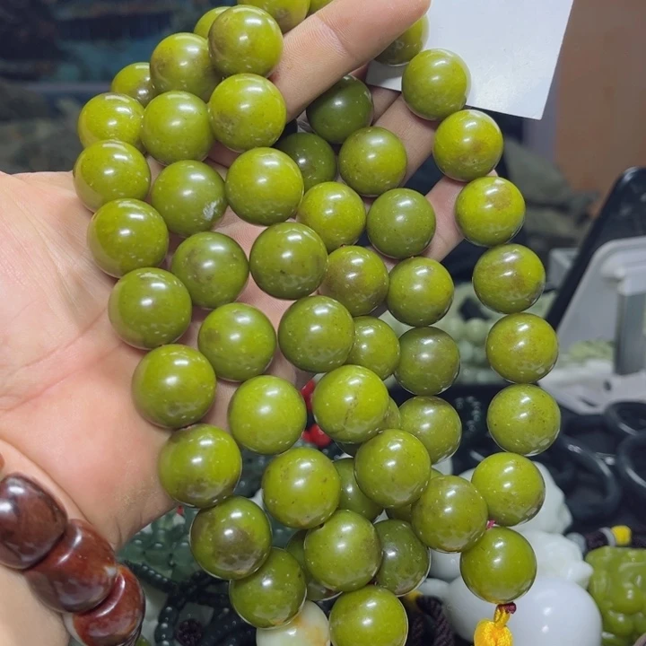 蛇纹石玉手持未镶嵌
