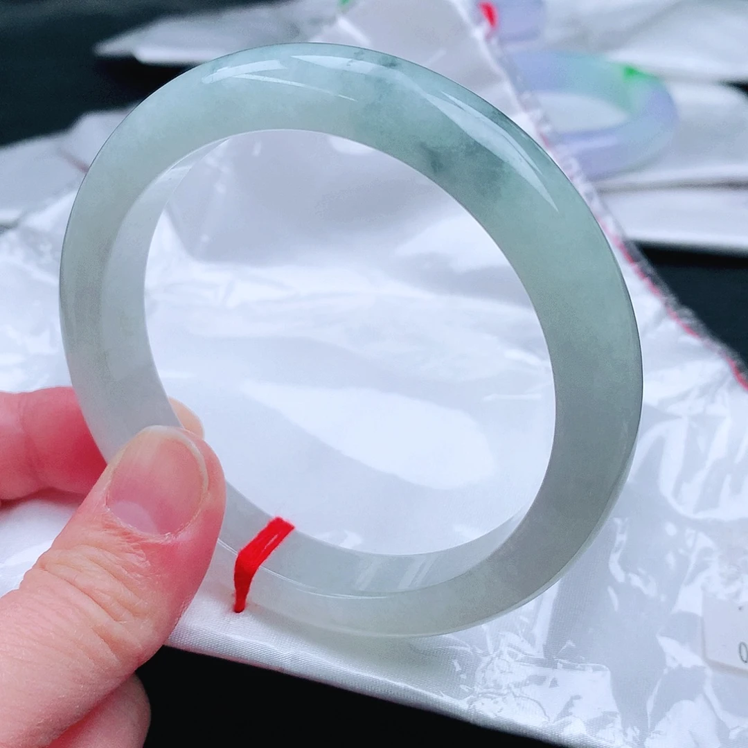 翡翠未镶嵌手镯。。