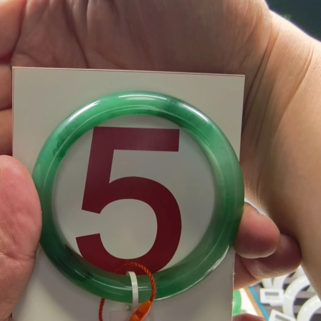 石英质玉（非洲翠）未镶嵌手镯