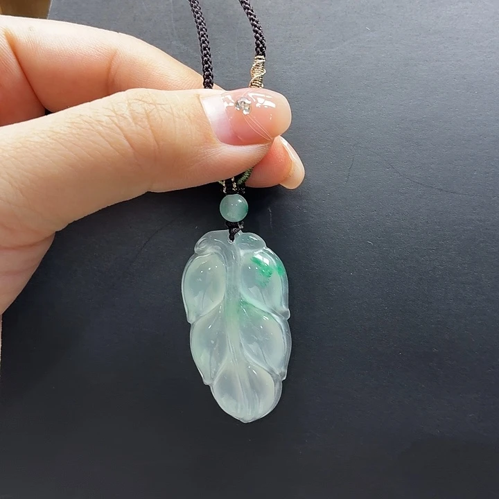 石英石只买单纯的吊坠，没带链子，属的性质。