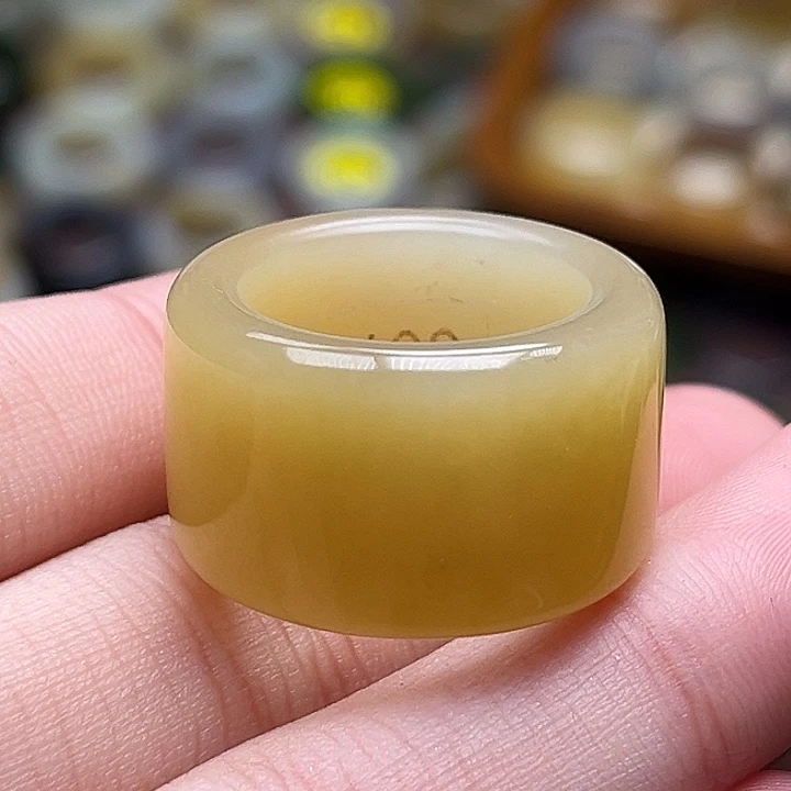 和田玉未镶嵌戒指17.4蜂蜜果冻