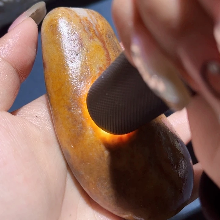 和田玉（糖玉）未镶嵌珠宝奇石