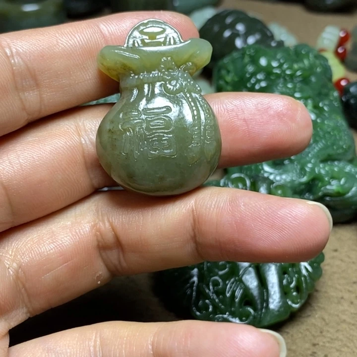 颈饰未镶嵌和田玉