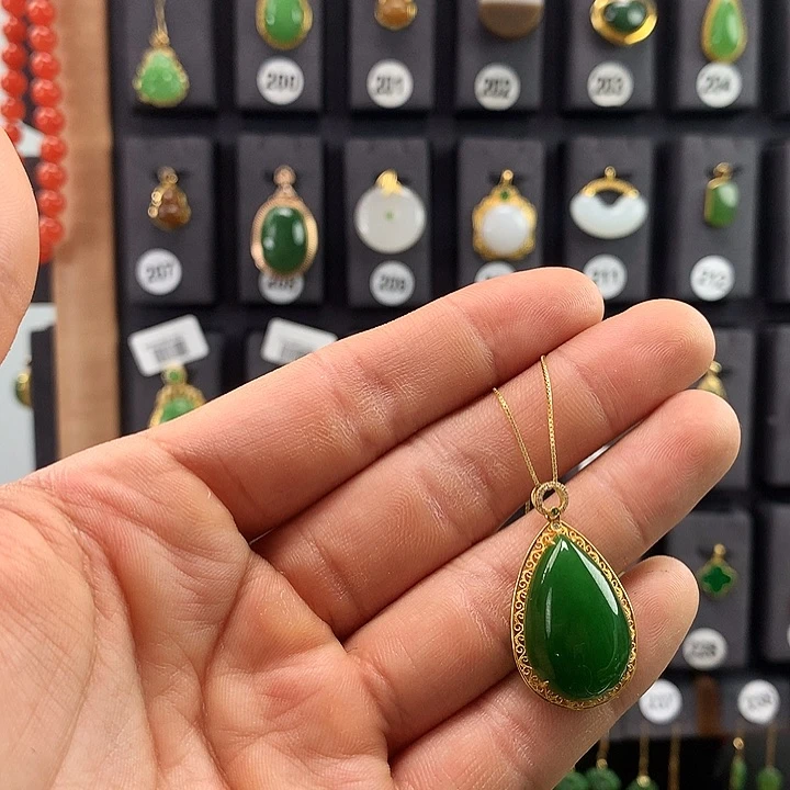 和田玉颈饰18K金镶嵌