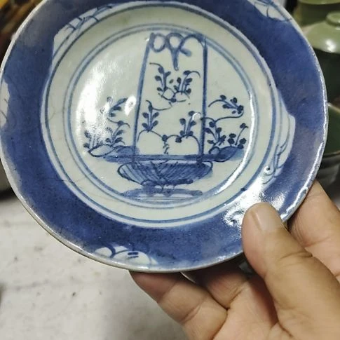 瓷片瓷片，各种摆件，均有瑕疵。沙锅！