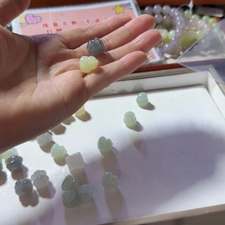****猫未镶嵌手链和田玉