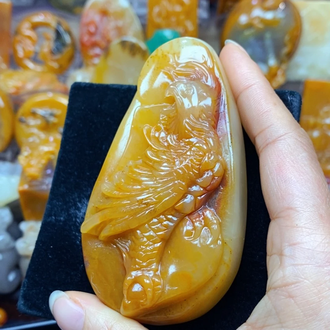 未镶嵌石英质玉（黄龙玉）颈饰