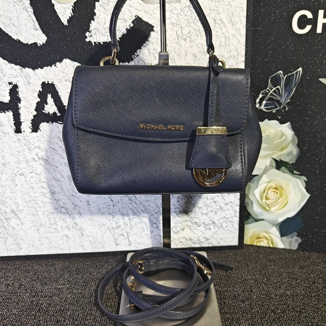 95新 MICHAEL KORS/迈克高仕 深蓝色斜挎包G25100570尺寸18.5x14
