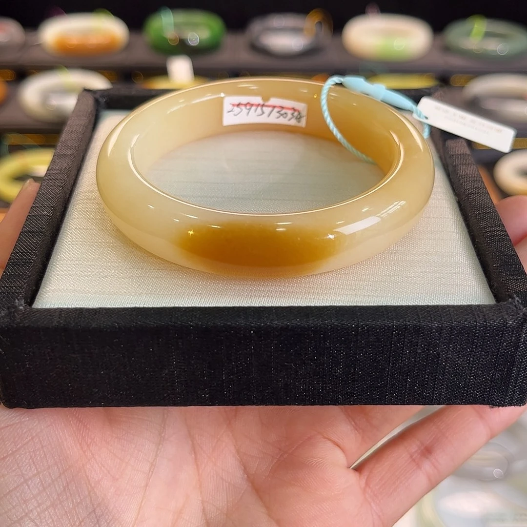 和田玉未镶嵌手镯粉糖