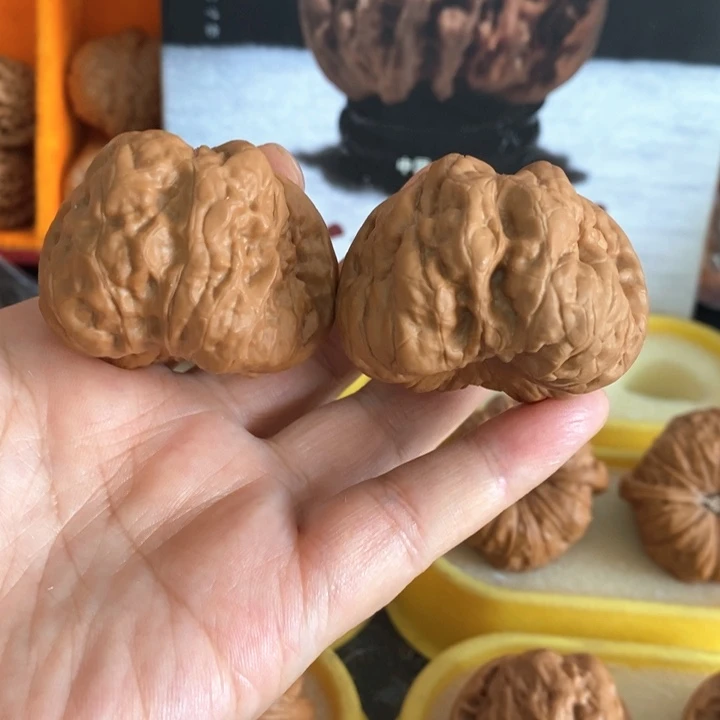 文玩核桃把件蛤蟆头精对 45
