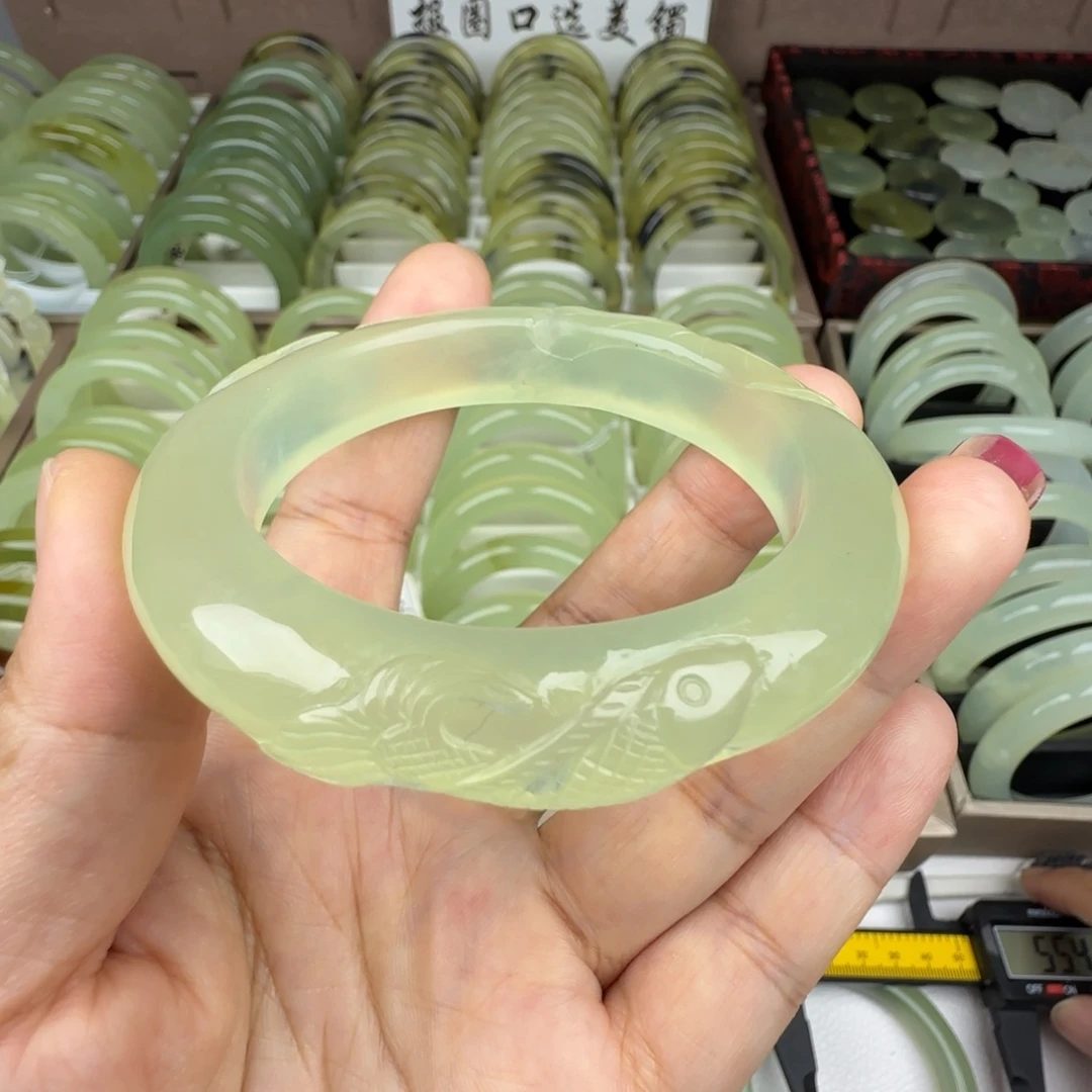 蛇纹石玉未镶嵌手镯