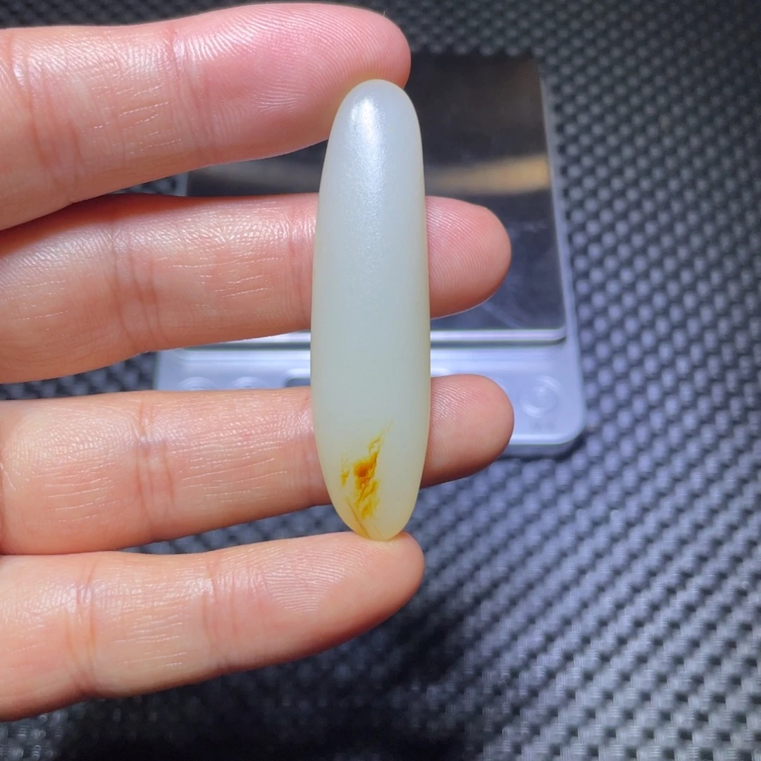 C***生和田玉未镶嵌颈饰