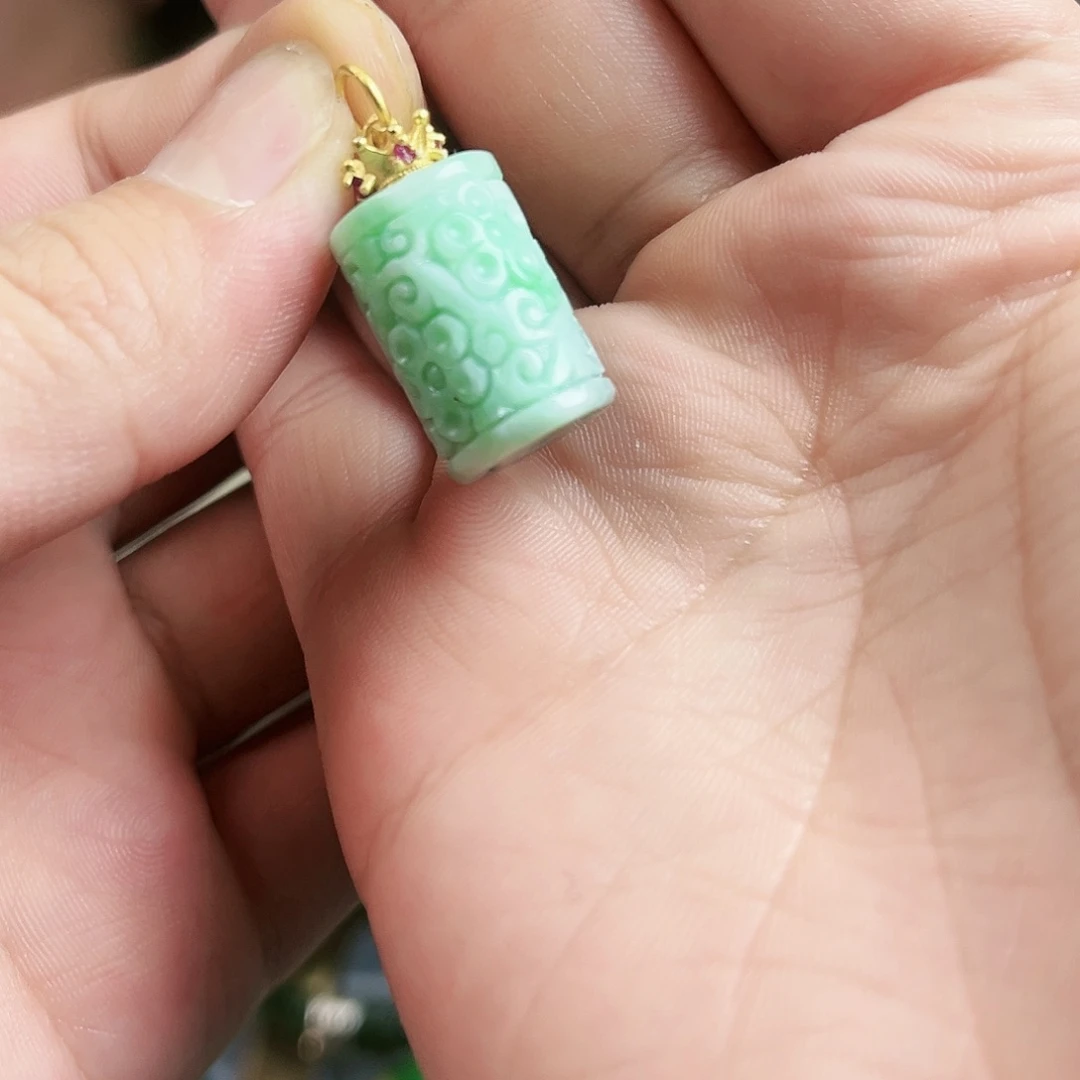 翡翠颈饰未镶嵌吊坠