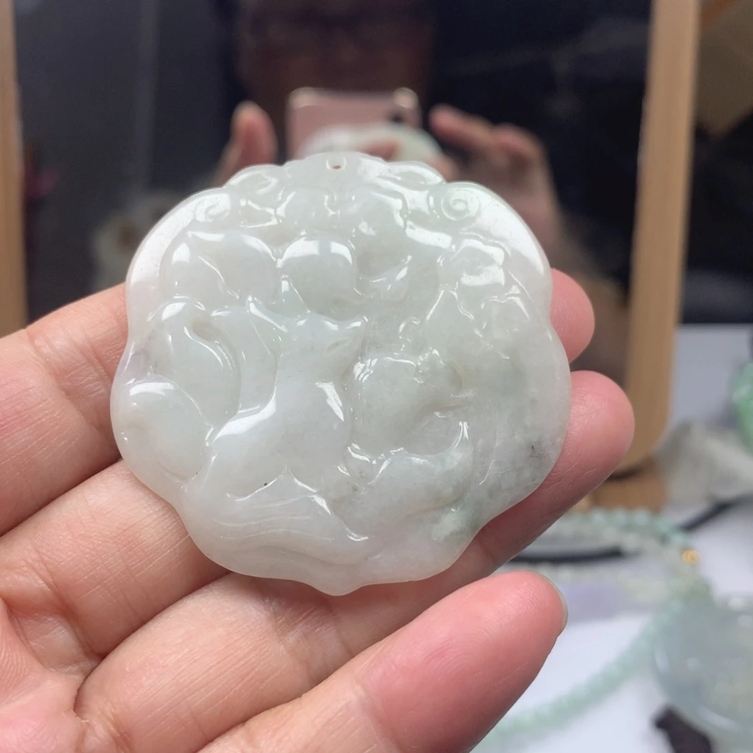 翡翠未镶嵌颈饰是