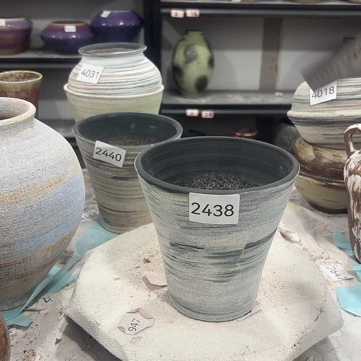 摆件高15，口13，有孔2438