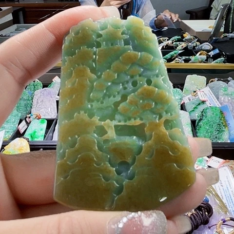 颈饰未镶嵌翡翠一个