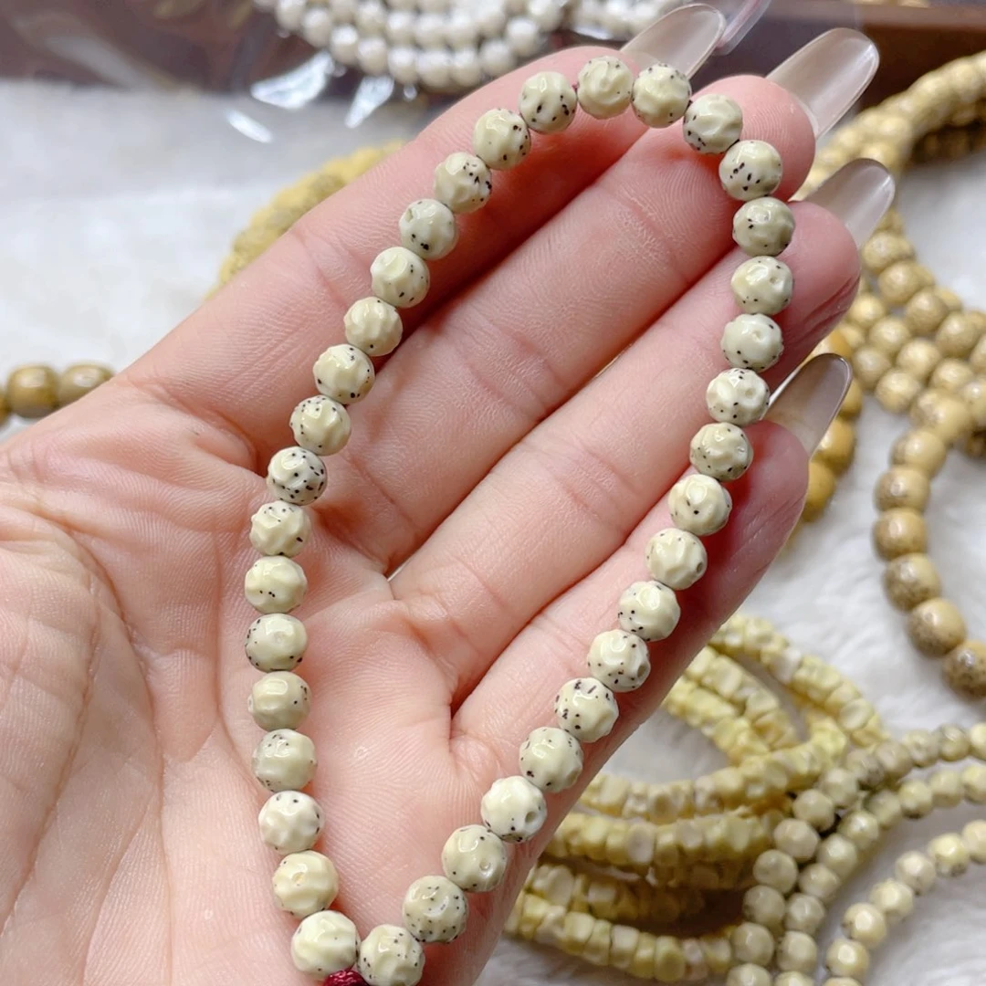 扶***东星月菩提吊坠石玉料古瓷白大留白无相手持卡6.2