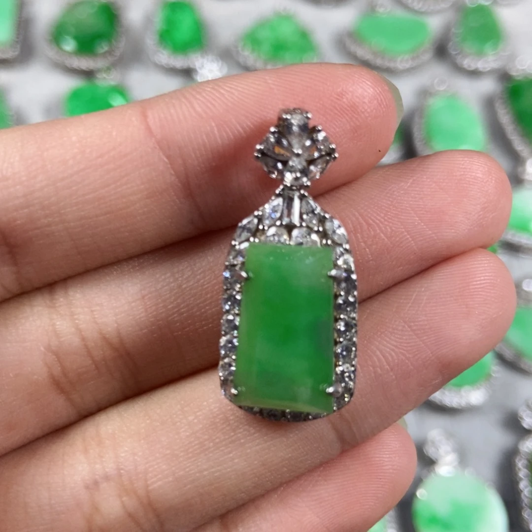 颈饰未镶嵌翡翠无事牌