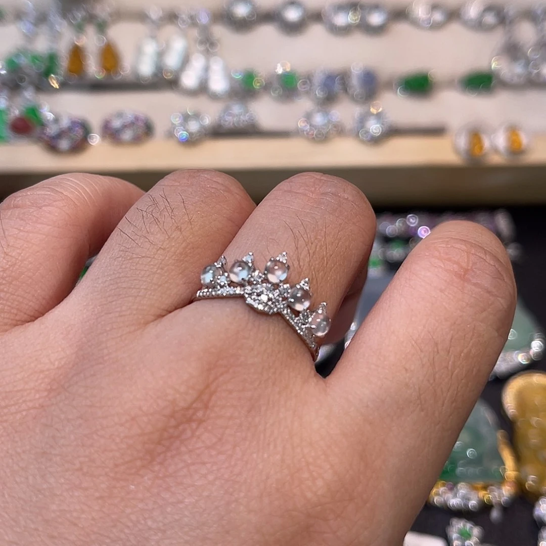 翡翠戒指18K金镶嵌皇冠