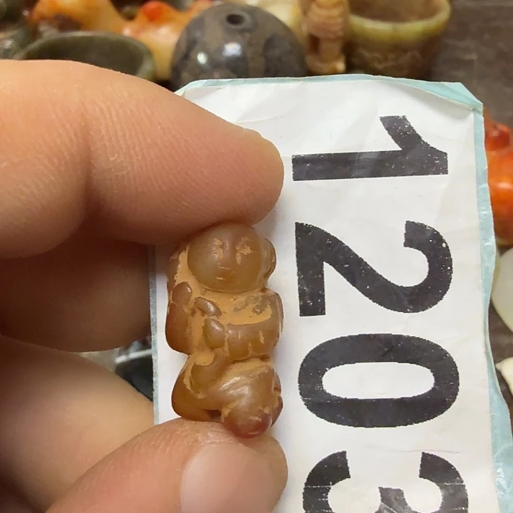 黄***黄和田玉未镶嵌颈饰