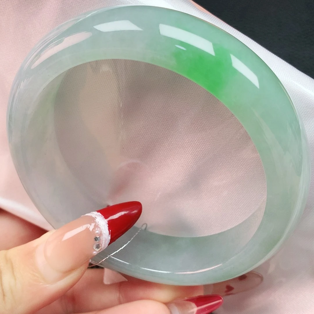 翡翠手镯未镶嵌60轮胎