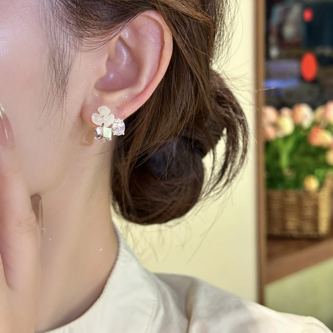 小方冰超闪破碎感清冷冰透花朵气质小众耳环A-391