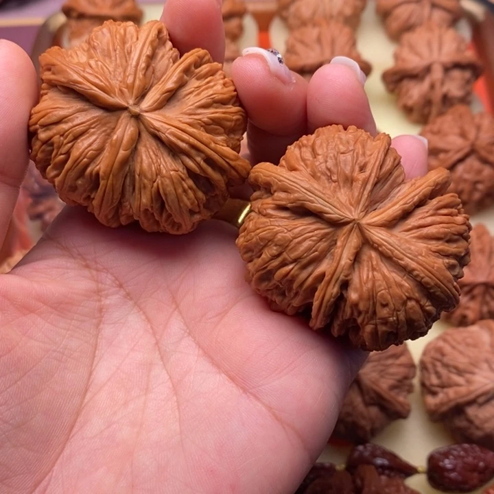 桃核吊坠白狮子五星连体