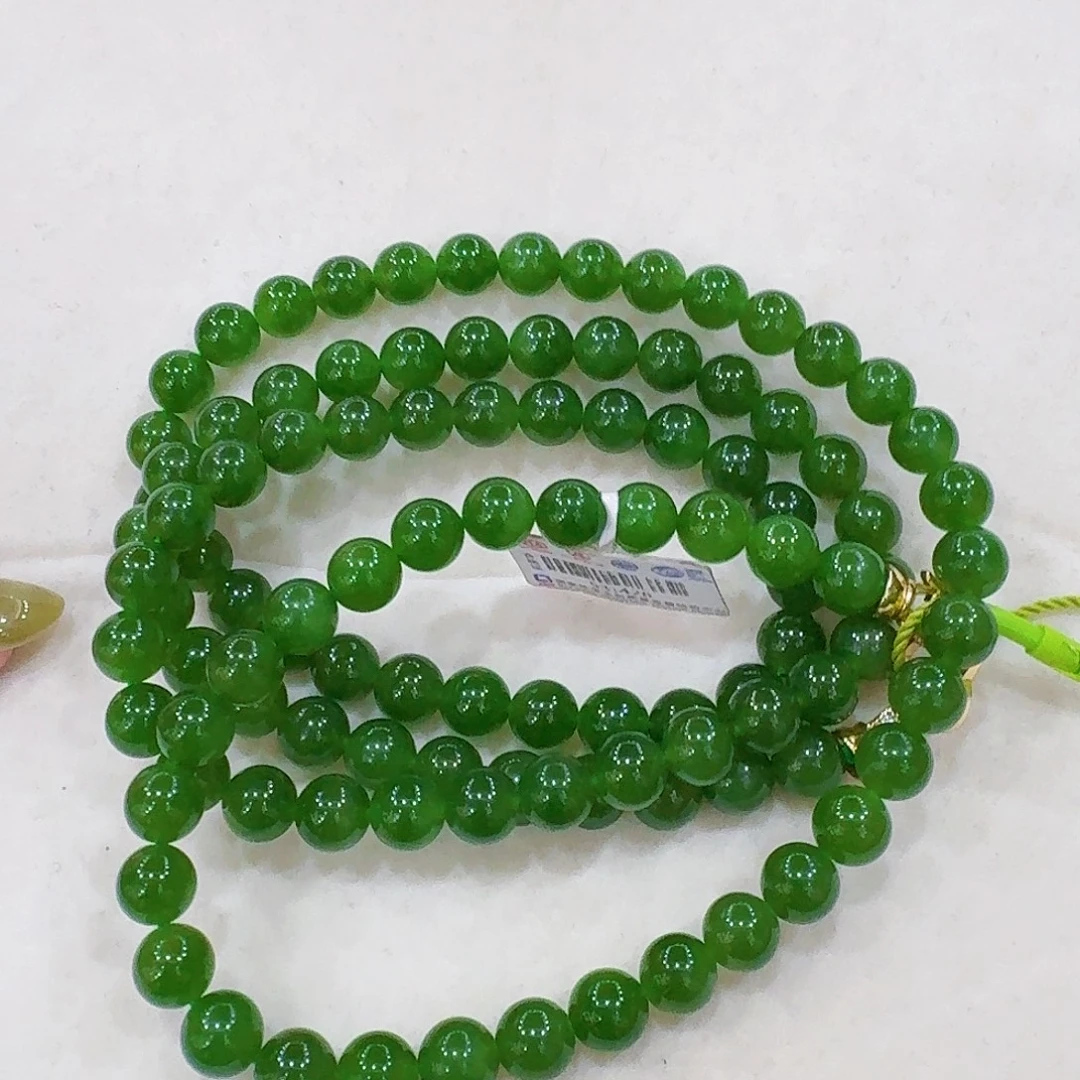 具***箱和田玉（碧玉）未镶嵌颈饰