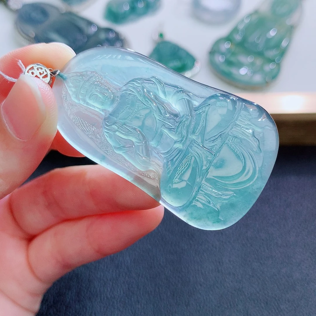 翡翠挂件未镶嵌翡翠