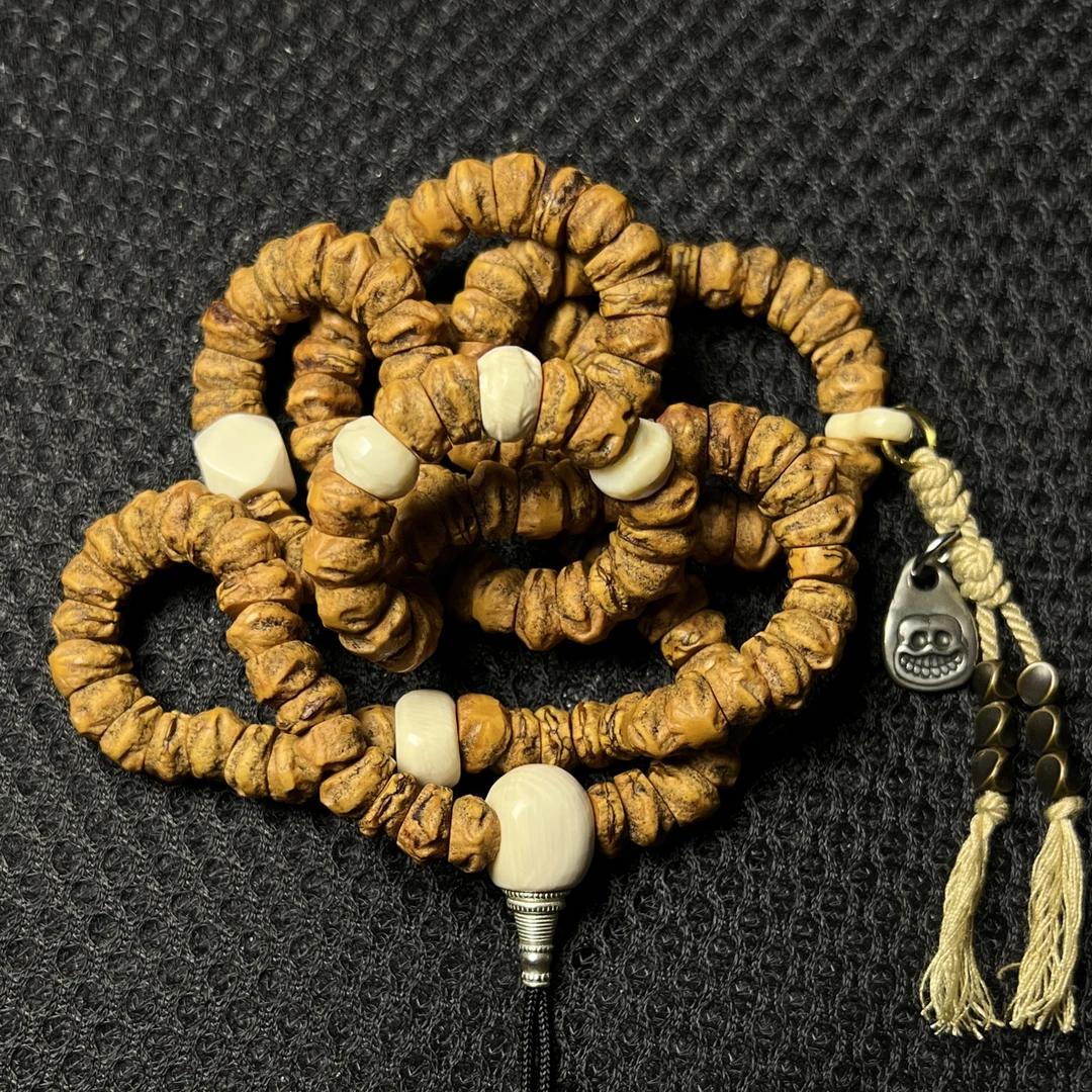 「柏嘎之王」高油密藏切红芽横打柏香籽百香籽藏风8.5+尺寸(无配饰)