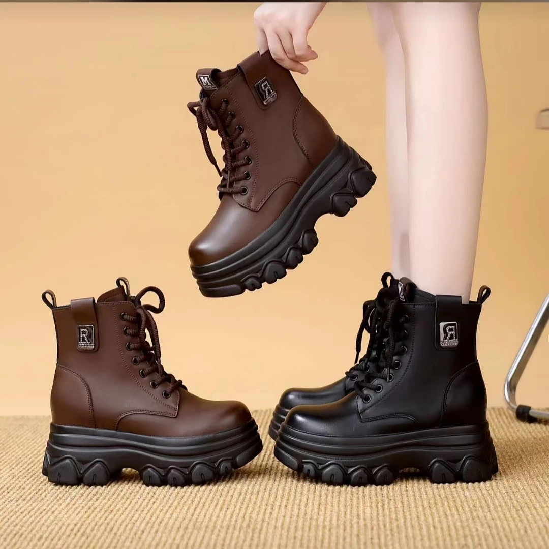 2025年秋冬爆款隐形增高8CM英伦风短筒复古好穿不累脚休闲马丁靴