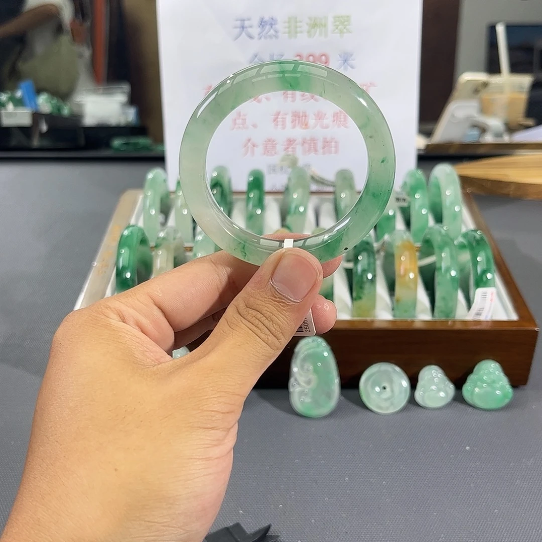 小****石英质玉手镯未镶嵌