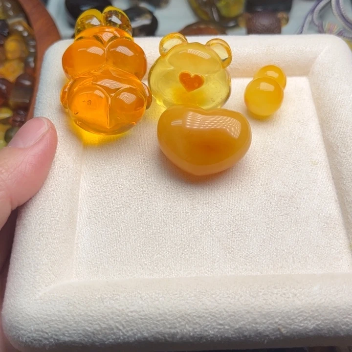 m***琥珀未镶嵌颈饰蜜蜡