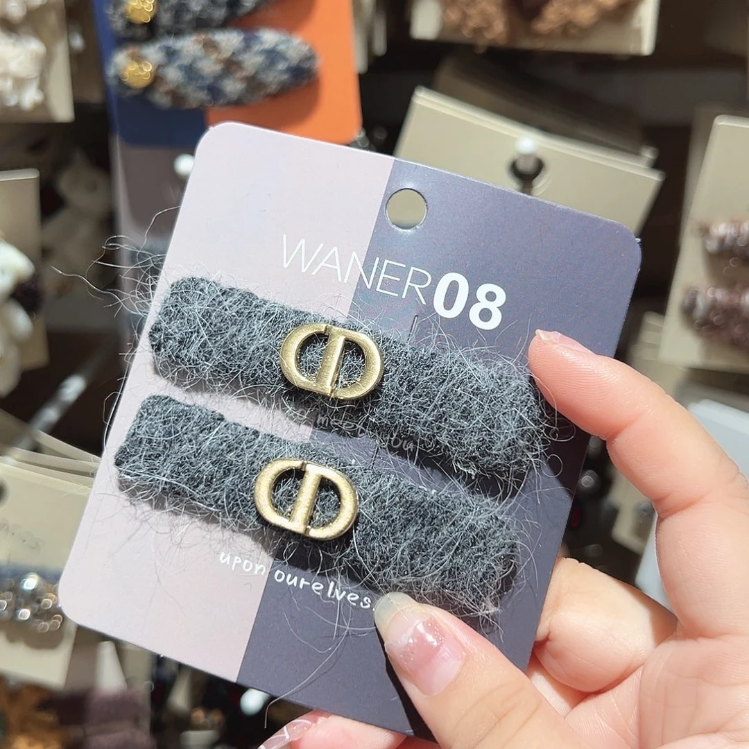 非金属深灰猪鼻子掰掰